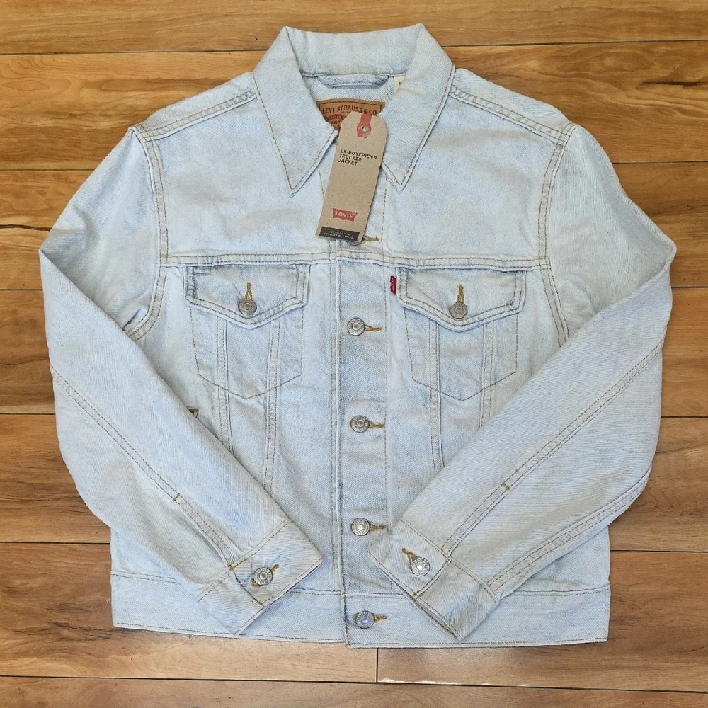 Levi’s Size SMALL Women’s Ex-Boyfriend Denim Trucker Jacket Floral Embroidered